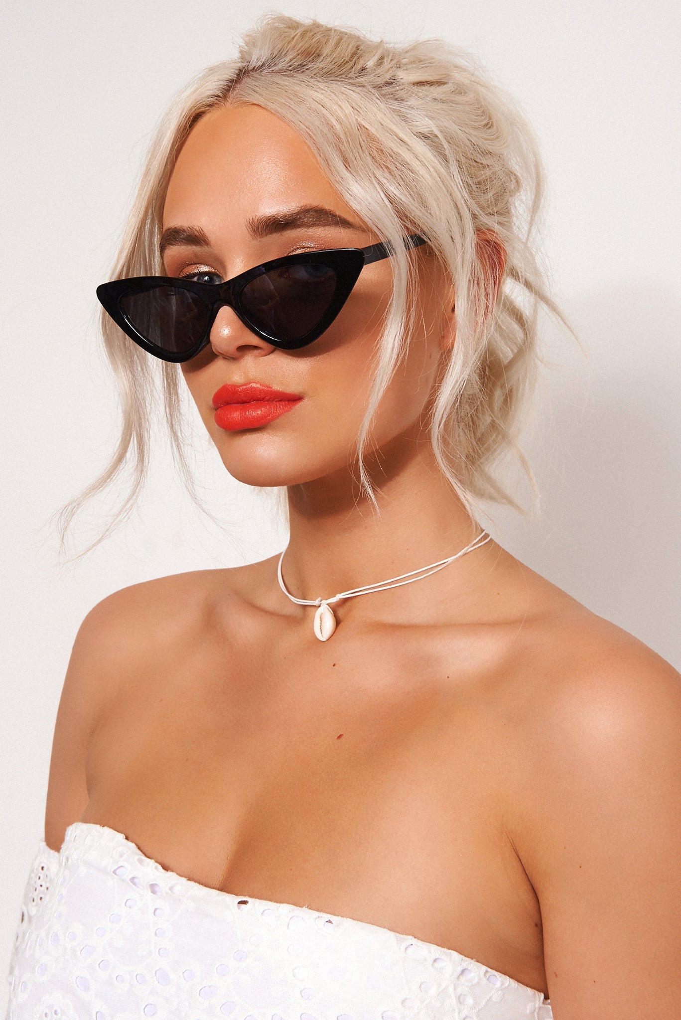 White Shell Choker